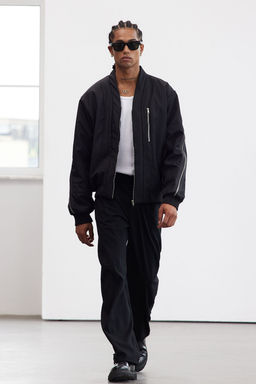 TRENDYOL MAN Limited Edition Siyah Oversize Fit Fermuar Detayl? V Yaka K?sl?k Mont TMNAW25MO00035 - Trendyolmilla фото 4