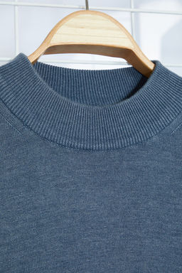 Mavi Slim Pamuklu Yar?m Bal?kc? Yaka Duz Triko Kazak TMNAW25KZ00001