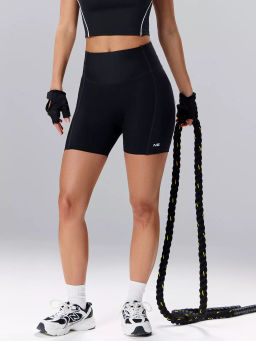 Моделирующие спортивные шорты