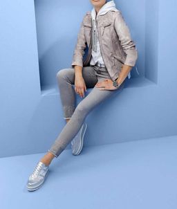 Кожаная куртка, светло-серая