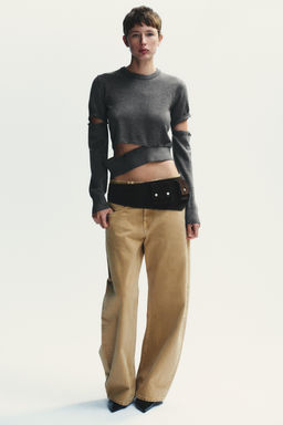 KNITTED SWEATER WITH DETACHABLE BUTTONS