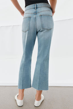 JEANS ZW COLLECTION CROPPED FLARE TIRO MEDIO / Azul claro