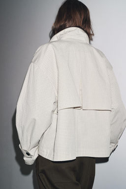 LEATHER EFFECT COLLAR SHORT TRENCH COAT ZW COLLECTION - Zara фото 4