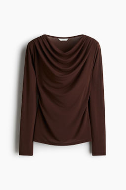 Top con escote drapeado