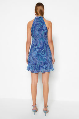 TRENDYOLMILLA Mavi Cicek Desenli Duz Kesim Halter Yaka Mini Astarl? Sifon Dokuma Elbise TWOSS23EL02293  фото 5