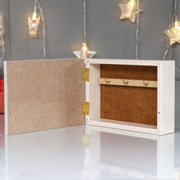 Ключница настенная «Снегири на новогодней ёлке», панно декоративное, 17×12 см