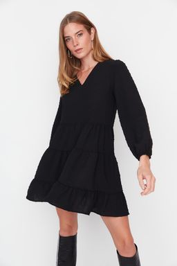 Trendyolmilla Siyah Mini Genis Kesim Dokulu Volanl? Dokuma Elbise TWOAW23EL01479