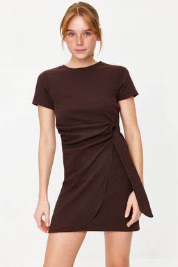 Kahverengi Baglama Detayl? Bisiklet Yaka Triko Gorunumlu Mini Orme Elbise TWOSS22EL0751