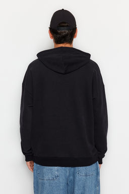 TRENDYOL MAN Siyah Kapusonlu Oversize/Genis Kesim Nak?sl? Etiketli Yumusak Kumas Sweatshirt TMNAW24SW00031 - Trendyolmilla фото 24