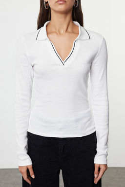 Trendyolmilla Siyah Triko Yaka Detayl? Fitted/Vucuda Oturan Fitilli Esnek Orme Bluz TWOAW25BZ00121