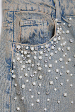 TRENDYOLMILLA Mavi Inci Detayl? Tasl? Normal Bel Barrel Skater Jeans TWOSS25JE00028