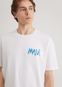 Mavi Bask?l? Beyaz Tisort