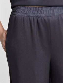 Комплект женский графитовый: брюки и футболка графит 192532