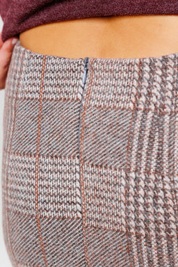 273-1BRN Юбка теплая в клетку миди