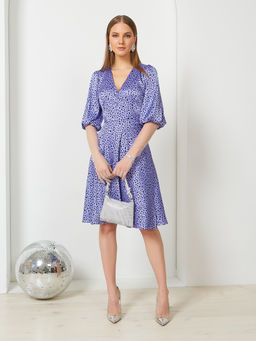 Платье из атласа с принтом