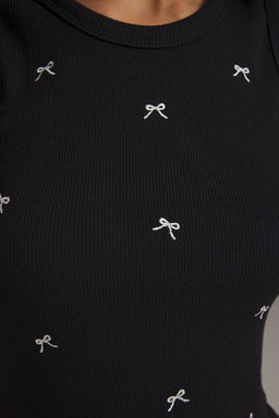 Siyah Nak?sl? Fiyonk Detayl? Fitted/Vucuda Oturan Orme Atlet TWOSS25AL00023