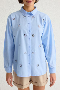 TRENDYOLMILLA Ac?k Mavi Onden Nak?s Detayl? Regular Normal Kal?p Dokuma Gomlek TWOSS25GO00014  фото 2
