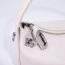 Сумка-багет на молнии, цепочка, цвет белый - Simaland фото 5