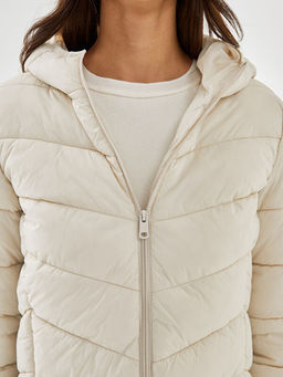 Kap??onlu Kad?n ?i?me Mont