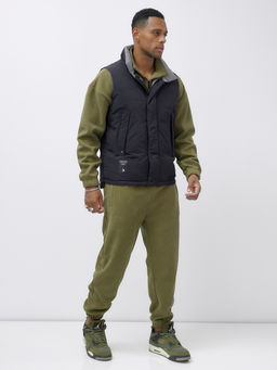 Жилет мужской утепленный спортивный черного цвета 15326Ch - Mtforce фото 4