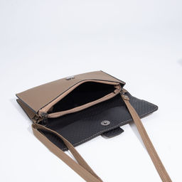 Сумка женская на магните, цвет бежевый