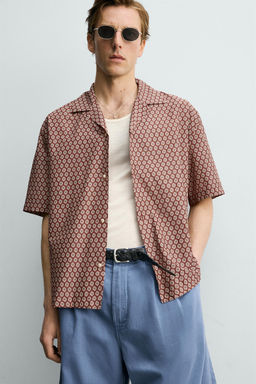 CAMISA RELAXED FIT ESTAMPADO GEOM?TRICO / Teja