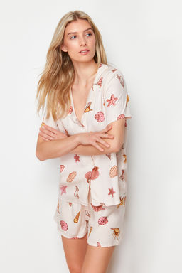 Trendyolmilla Cok Renkli Bask?l? Viskon Sortlu Dokuma Pijama Tak?m? THMSS24PT00303