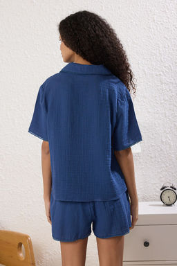 Trendyolmilla Lacivert %100 Pamuklu Dantel ve Nak?s Detayl? Muslin Sortlu Dokuma Pijama Tak?m? THMSS25PT00038  фото 13