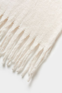 Шарф пушистый с бахромой