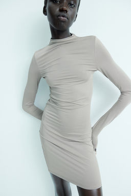 Minivestido con cuello perkins