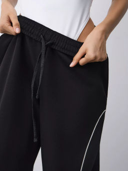 Спортивные брюки с декоративными кантами