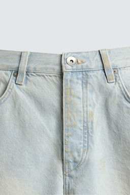BERMUDA DENIM STRAIGHT FIT LAVADO EFECTO VINTAGE / Azul claro