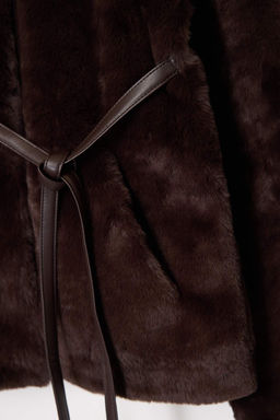 Kahverengi Oversize Kal?p Baglama Detayl? Pelus Ceket Mont TWOAW26MO00055