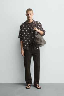 CAMISA JACQUARD TEXTURA / Marr?n / Topo