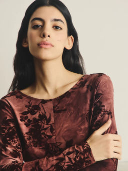 Трикотажное платье приталенного силуэта / Zarina