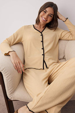 Bej Dugmeli ve Biyeli Dokulu Burumcuk Orme Pijama Tak?m? THMAW26PT00097