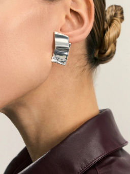 Серьги акцентные из мятого металла с камнем / Zarina