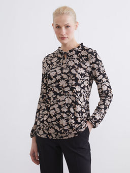 Ba?lamal? Yaka ?i?ekli Bluz