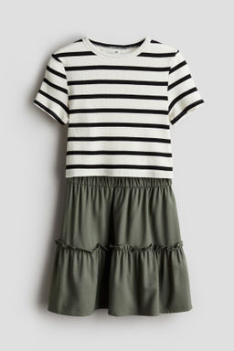 Conjunto de camiseta y falda
