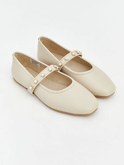 ?nci Detayl? Kad?n Kare Burun Babet