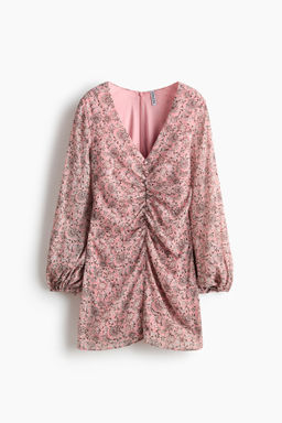 Vestido efecto arrugado con botones decorativos