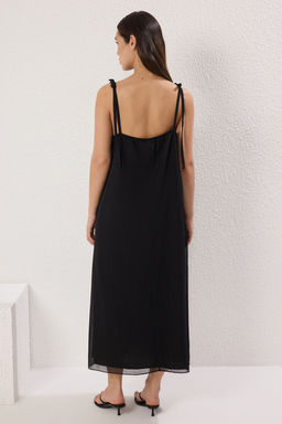 TRENDYOLMILLA Siyah Duz Kesim Dantel Detayl? Maxi Dokuma Elbise TWOSS25EL00560