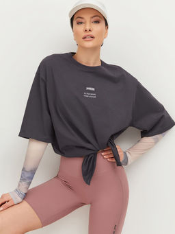 Футболка прямого силуэта с разрезом спереди графит - NEVERLATE фото 5