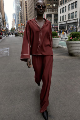 WIDE-LEG TROUSERS WITH CONTRAST TOPSTITCHING