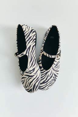 ANIMAL PRINT BALLET FLATS