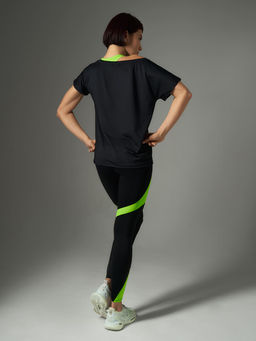 Футболка свободного силуэта на одно плечо - NEVERLATE фото 6