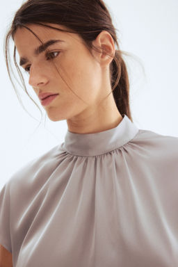 Blusa de sat?n con cuello elevado - H&m фото 7