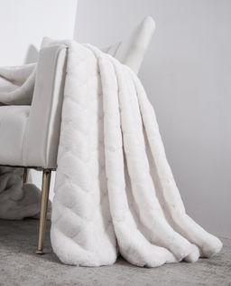 Покрывало декоративное Shinshilla point (светлый крем)