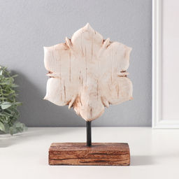 Фигурка полистоун «Медитация Будды в цветке», под золото, 5.5×13.2×23 см