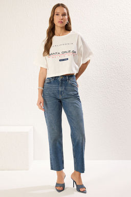 Ekru %100 Kal?n Pamuklu Relaxed/Rahat Kal?p Yuksek Slogan Bask?l? Orme T-Shirt TWOSS25TS00079